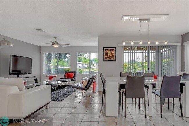 Foto del edificio - 6751 Boca Pines Trail