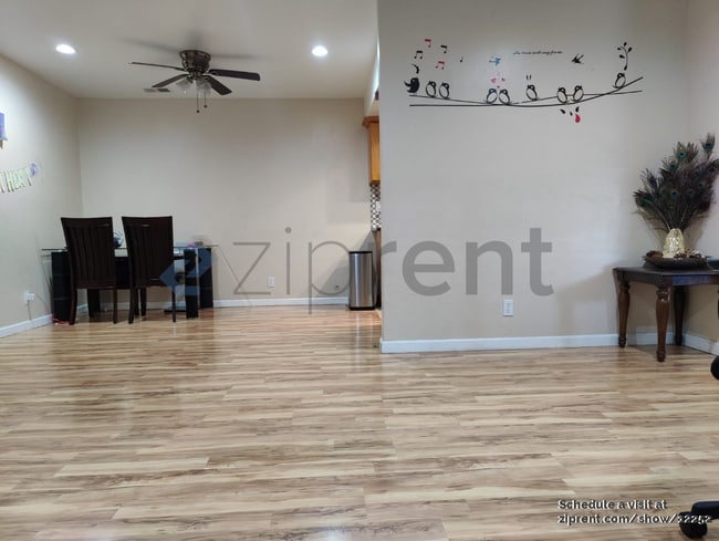 Foto del edificio - 45 Lonetree Ct