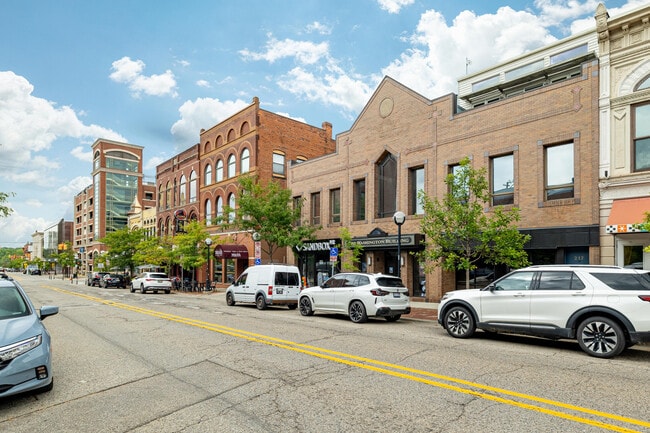 Building Photo - 217 E Washington St