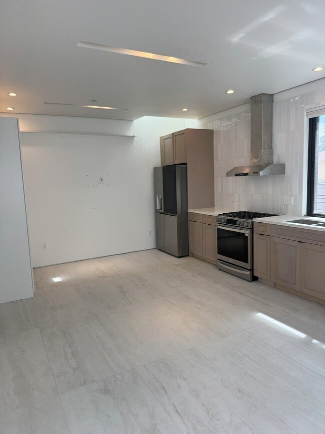 Foto del edificio - 5214 Dawes Ave
