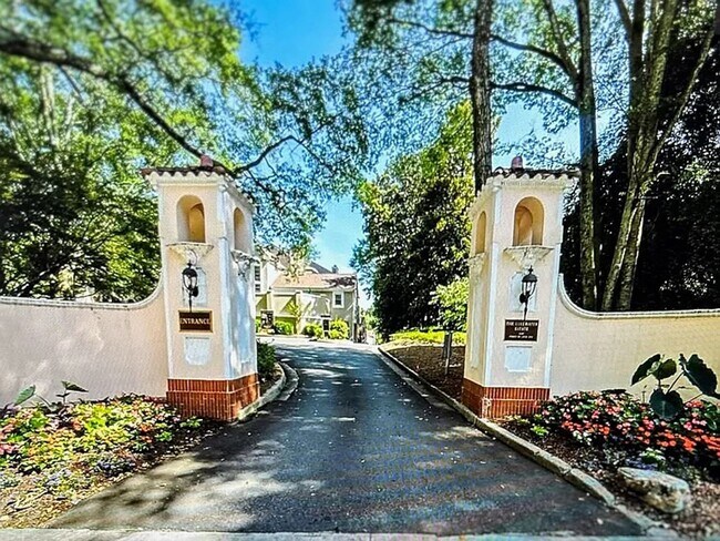 Foto del edificio - 46 Lullwater Estate NE