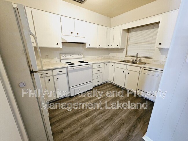 Foto del edificio - 3325 S Polk Ave