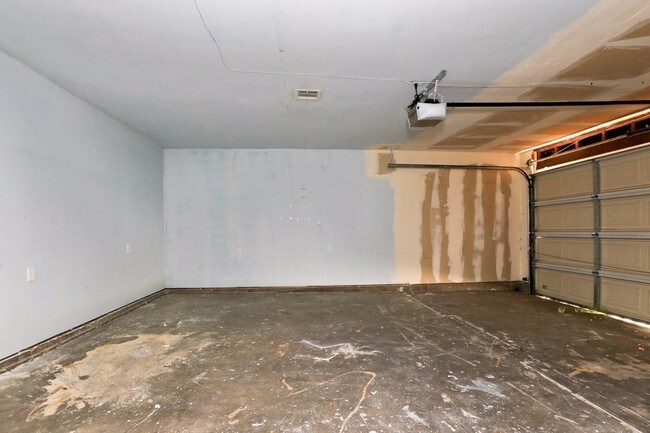 Building Photo - 20250 Lassen St