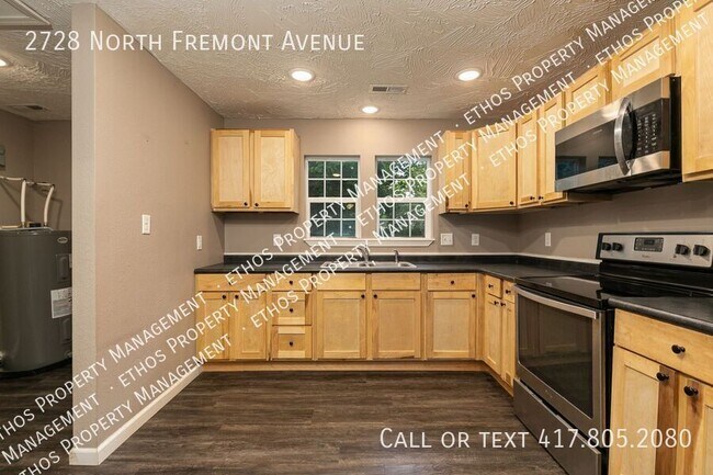 Building Photo - 2728 N Fremont Ave