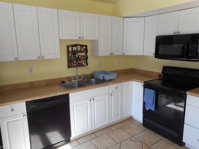 Building Photo - 3 br, 3 bath Townhome - 17734 Larchmont Ter