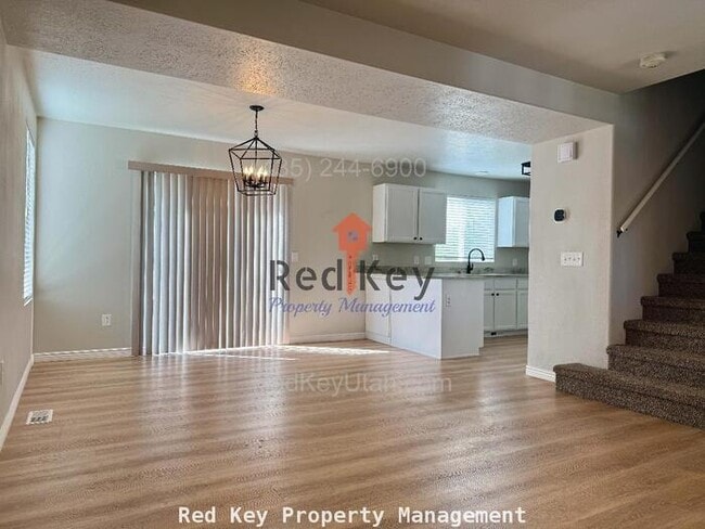 Building Photo - Geneva Way Single Family Home