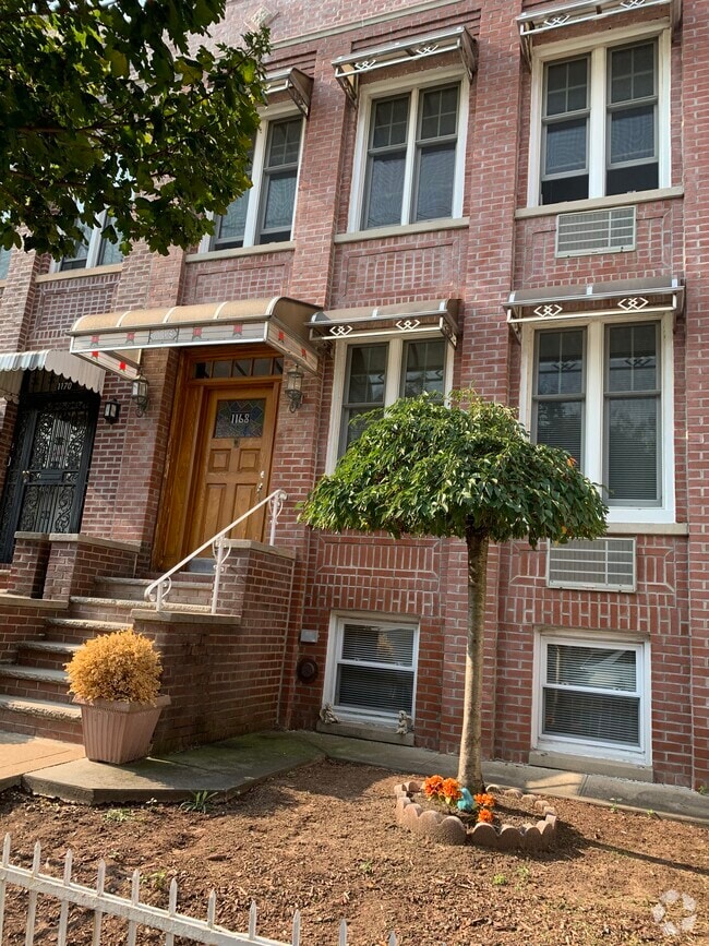Bath Junction Houses for Rent with a Garage Brooklyn, NY 1 Homes