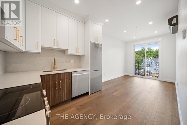 Building Photo - 153 Main St E