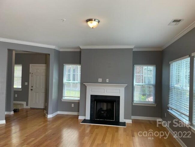 Building Photo - Townhome in Ballantyne with 2 car garage a...