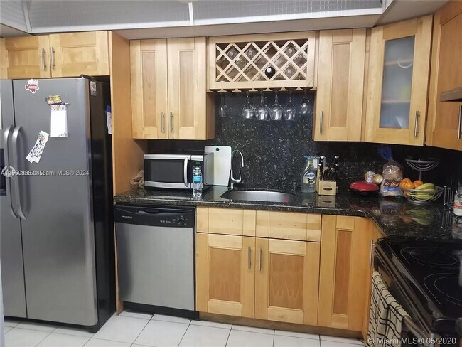 Building Photo - 1300 NE Miami Gardens Dr