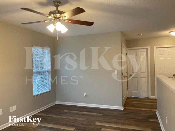 Foto del edificio - 1427 Long Paw Ln