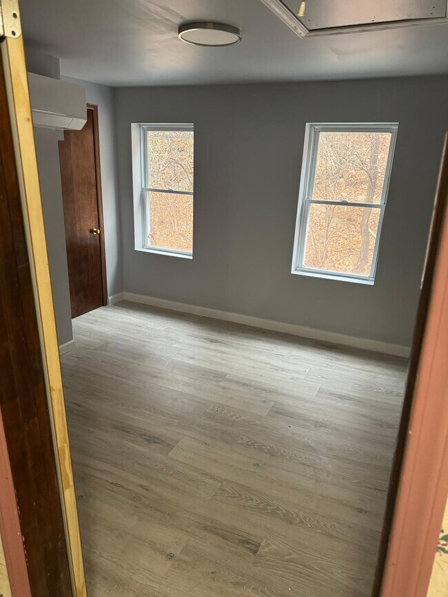 Building Photo - 532 Oakland Ave