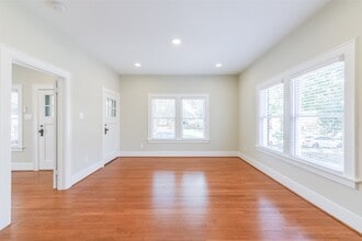 Building Photo - 931 Teetshorn St