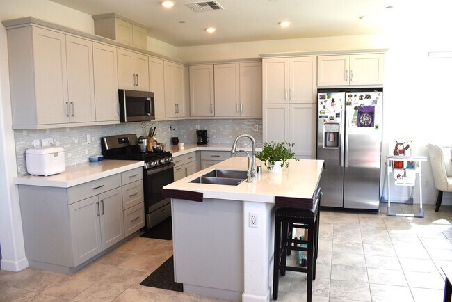 Building Photo - Newer Construction- 3 Bedroom 2.5 Bath Det...