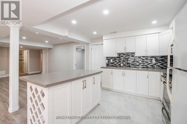 Building Photo - 36 Louvain Dr