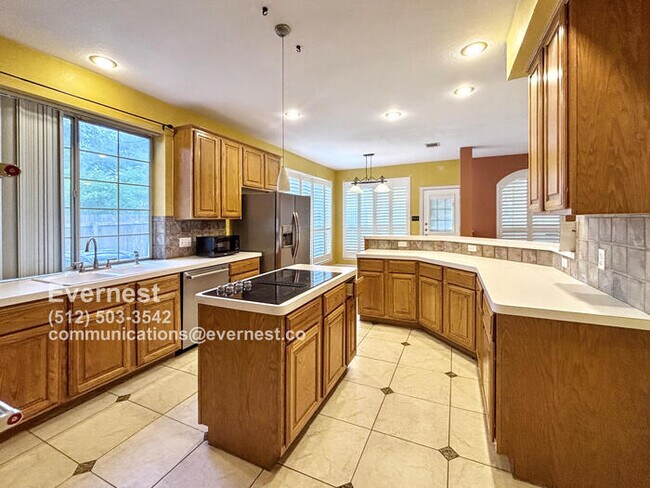 Foto del edificio - Spacious 5-Bedroom Retreat with Modern Com...