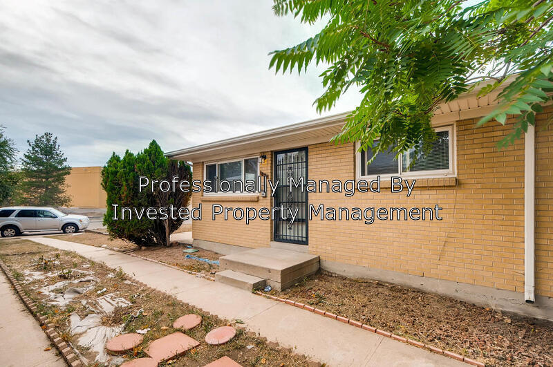 77 W Del Mar Cir, Aurora, CO 80011