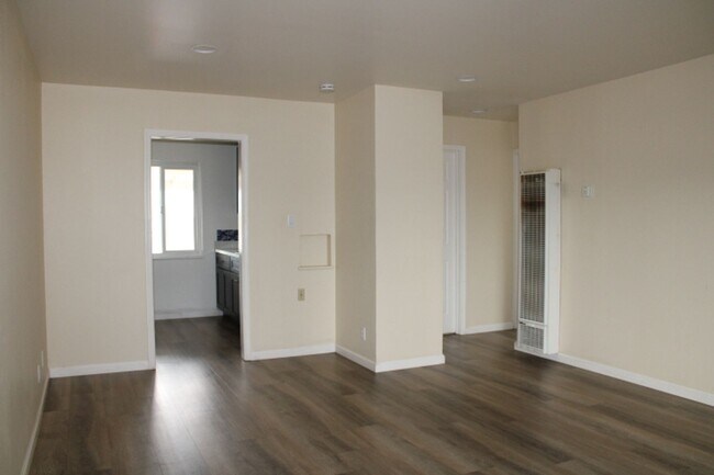 Foto del edificio - 4216 Nevin Ave