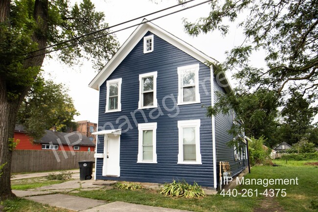 Foto del edificio - Bright 3BD UP of Multi-Family- Cleveland W...