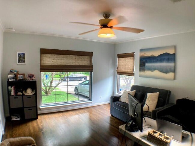 Foto del edificio - 2214 Lawndale Dr