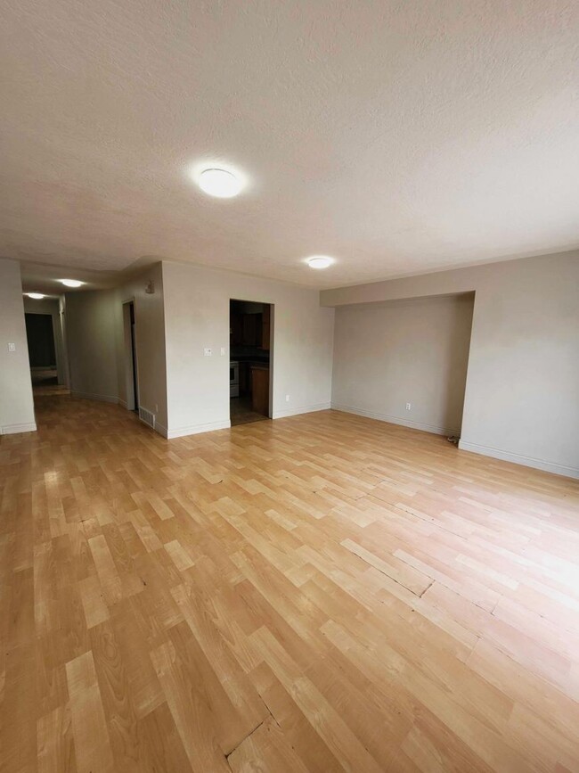 Building Photo - 3 bedroom in Prince George BC V2L 2V7