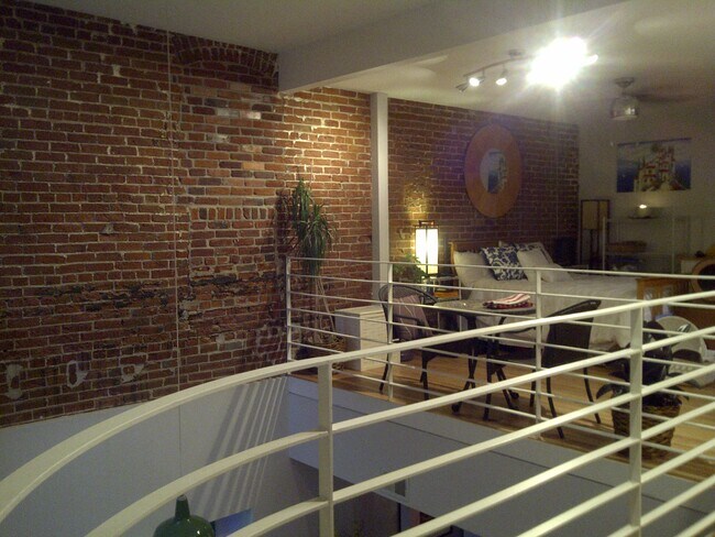 Building Photo - 2407 Stout St