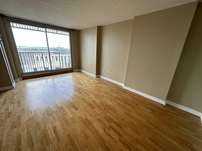 Building Photo - 10 Museum Way