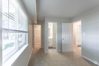 2BR,1.5BA,-900SF Renovated Kitchen - Grafton Station