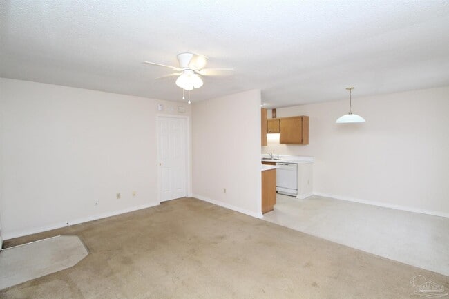 Foto del edificio - 8110 Stonebrook Dr