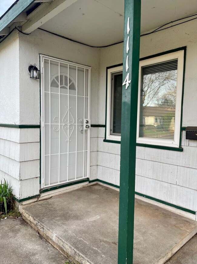 Building Photo - 3 BEDROOM 1 BATH HOUSE IN THE ENTERPRISE S...