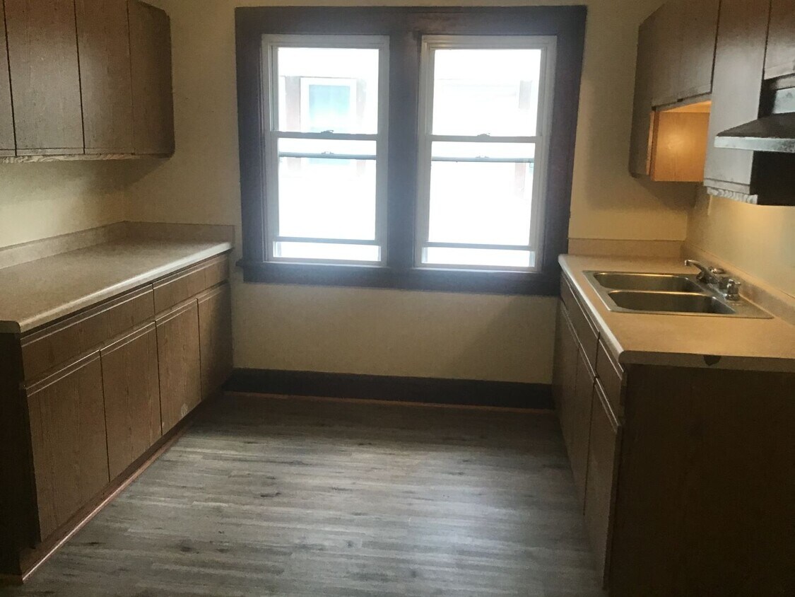 Foto principal - 3734-3736 W Roberts St