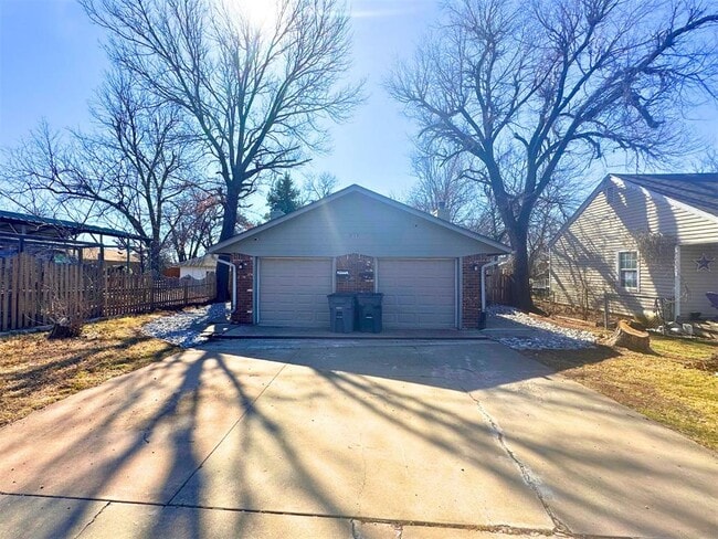 Building Photo - 910 NW Dearborn Ave