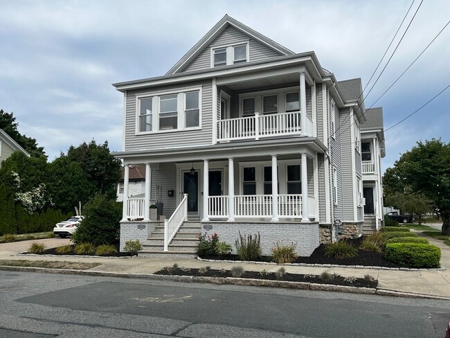 Foto del edificio - 403-405-405 W Clinton St