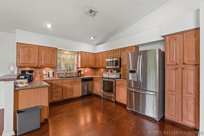 Building Photo - 1304 Lake Breeze Dr