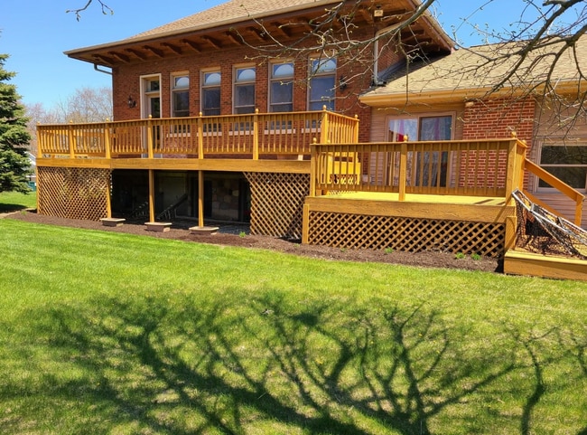 Casa de la escuela - 247 W Main St