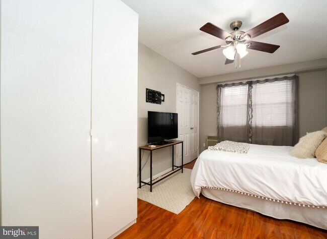Building Photo - 4304 N Pershing Dr