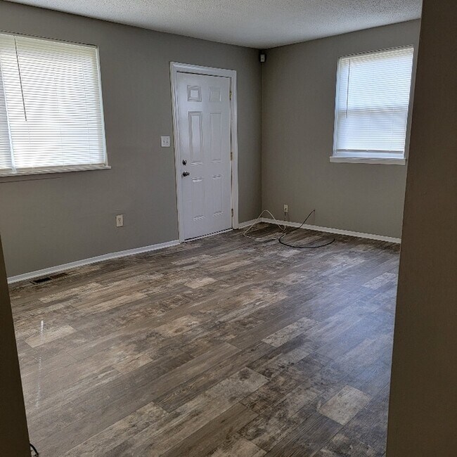 Building Photo - 336 8th Ave S