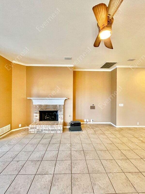 Building Photo - 2840 S Serrano