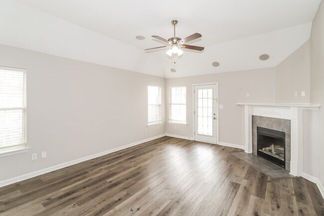 Foto del edificio - 5871 Carrel Cove