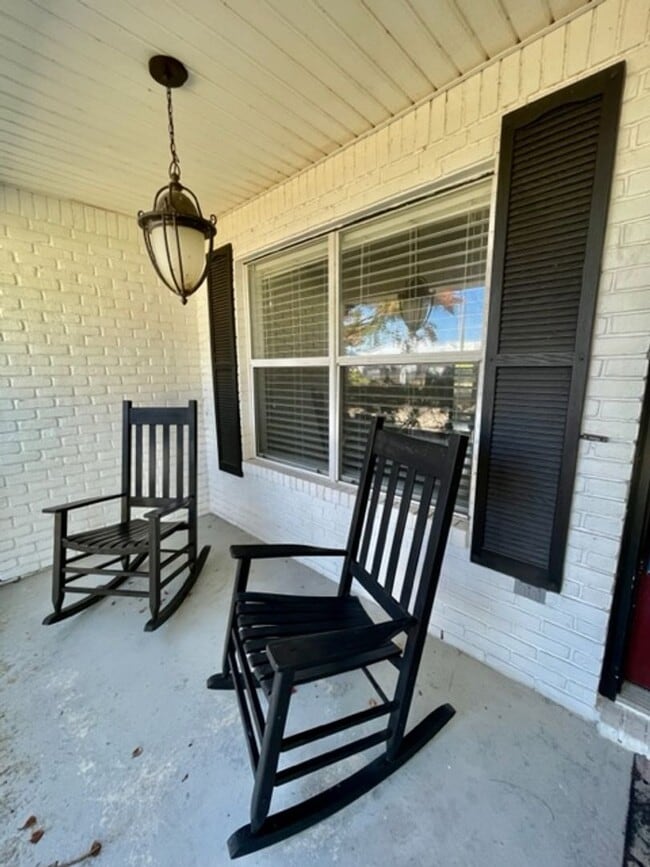 Building Photo - 1315 Forest Shore Dr