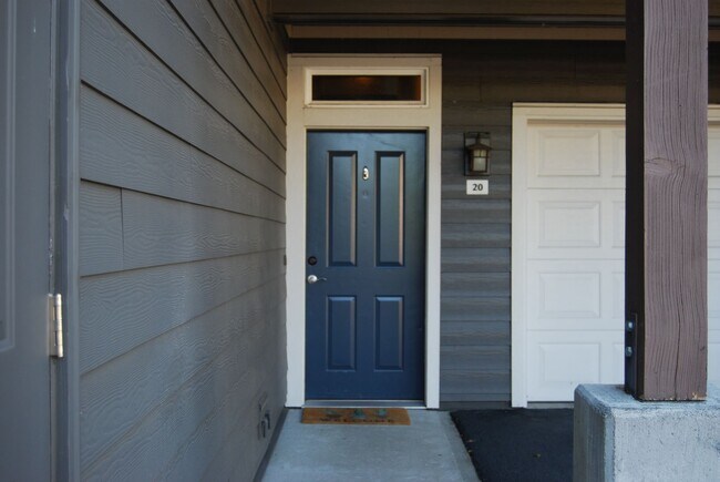 Foto del edificio - Cozy 2 Bed 2 Bath Condo w/ Lots of Natural...