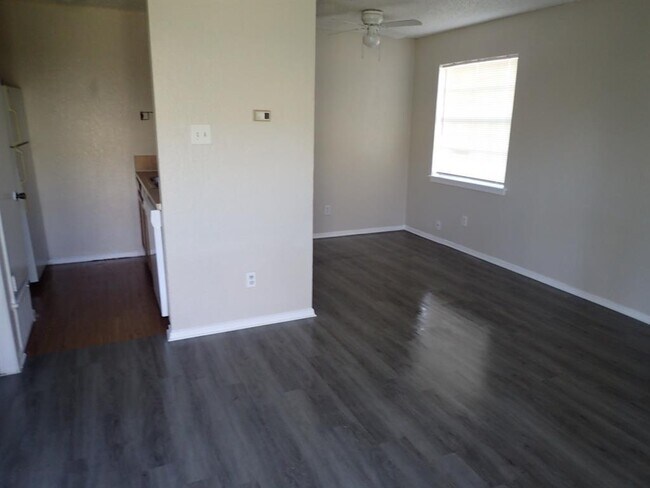 Building Photo - 219 Pine Meadow Dr