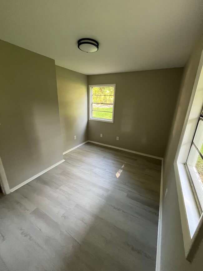 Building Photo - 2116 Cambridge Dr