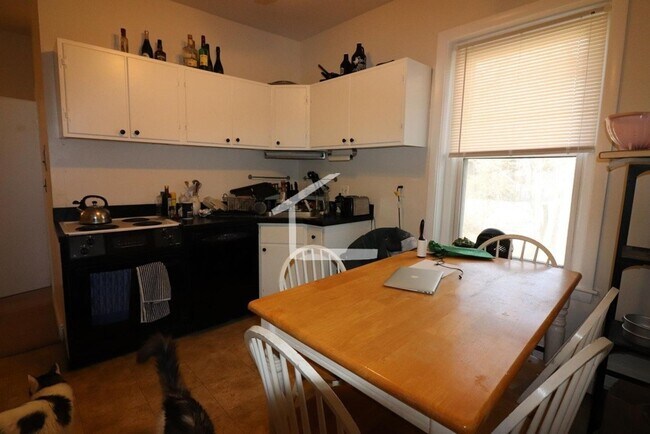 Foto del edificio - 52 Parkman St