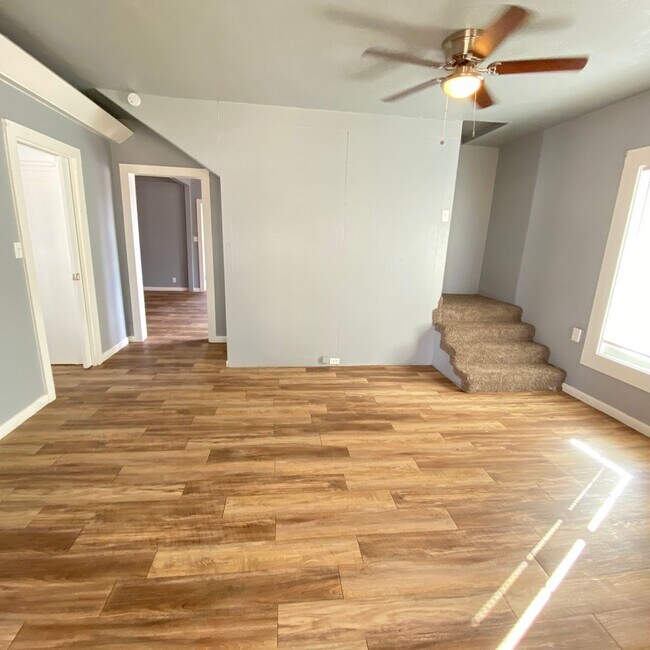 Building Photo - $0 First Month's Rent / $0 Deposit at Move-in