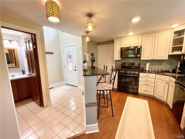 Building Photo - 8423 Bubbling Springs Dr
