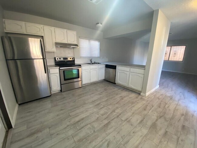 Foto del edificio - 5215 Gray Ln
