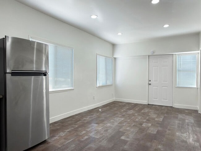 Building Photo - 531 N Virginia Ct