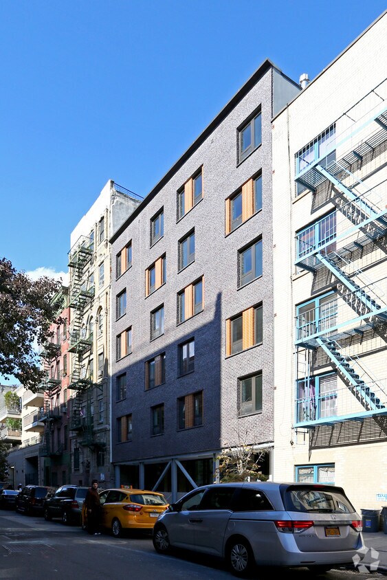 Foto principal - 535-537 E 11th St