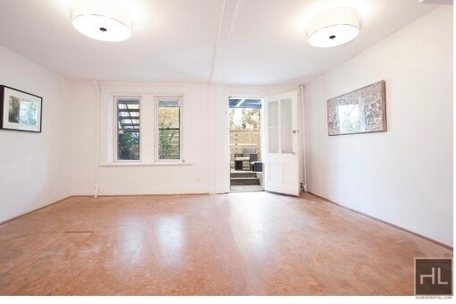 Foto del edificio - 321A 15 STREET